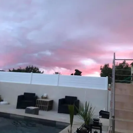 Studio De 29 M2 En Rdc Dans Bastide Avec Piscine Apartman