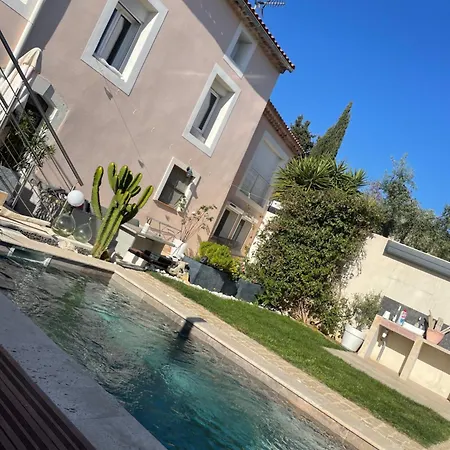 Studio De 29 M2 En Rdc Dans Bastide Avec Piscine